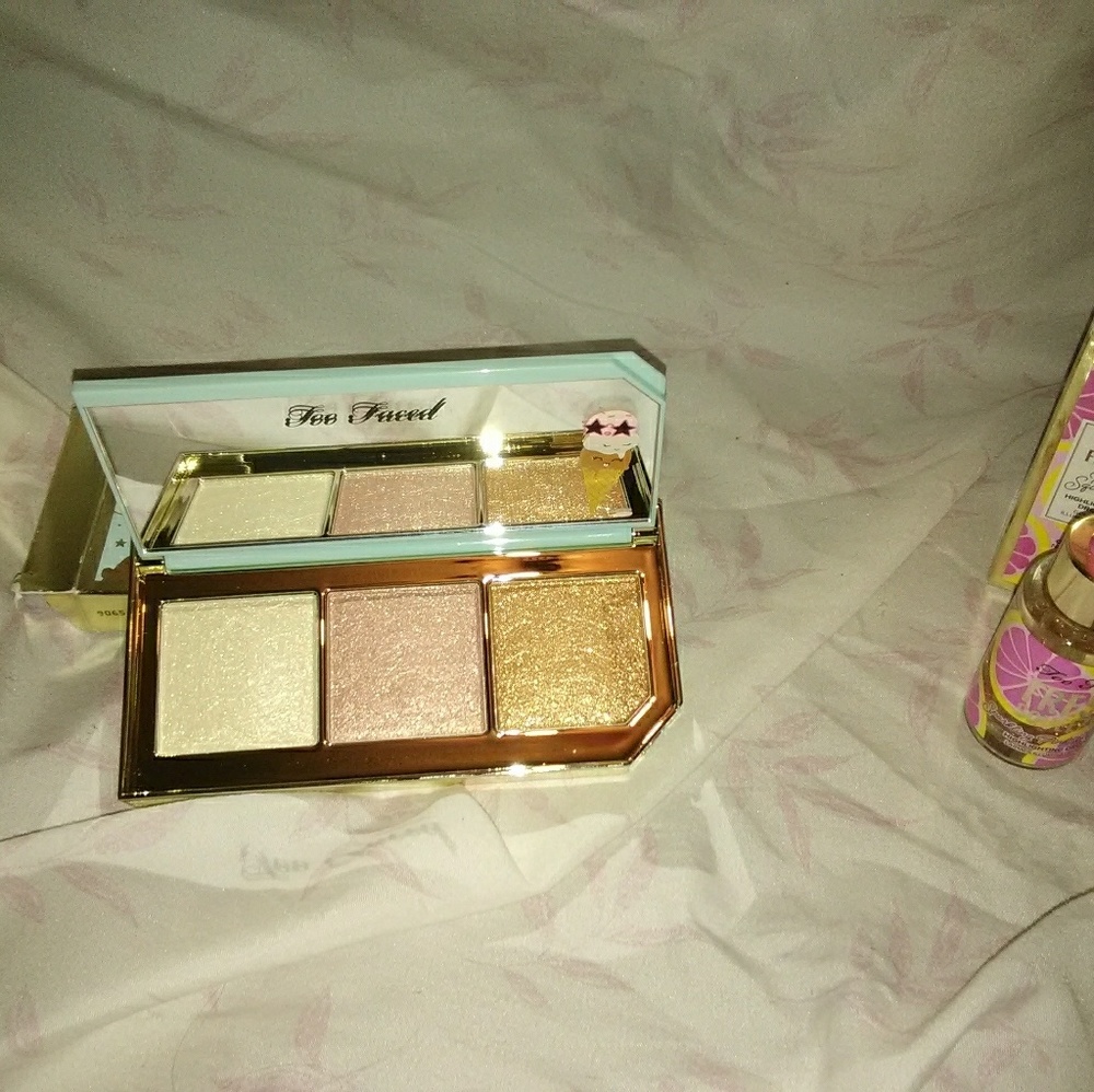 Too Faced Highlighter
